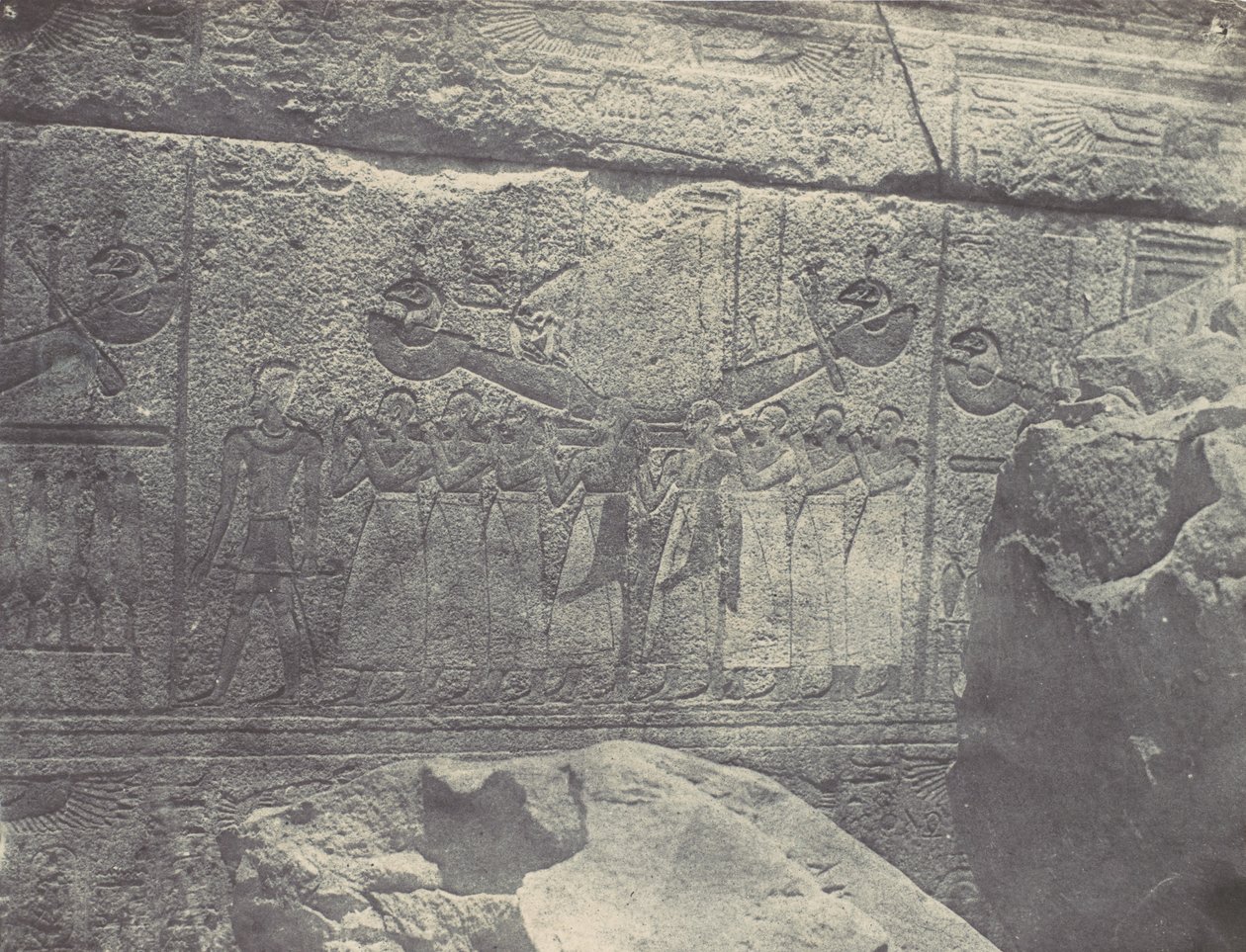 Theben. Palais de Karnak. Äußere Skulpturen des Granitheiligtums, 1850 von Maxime Du Camp