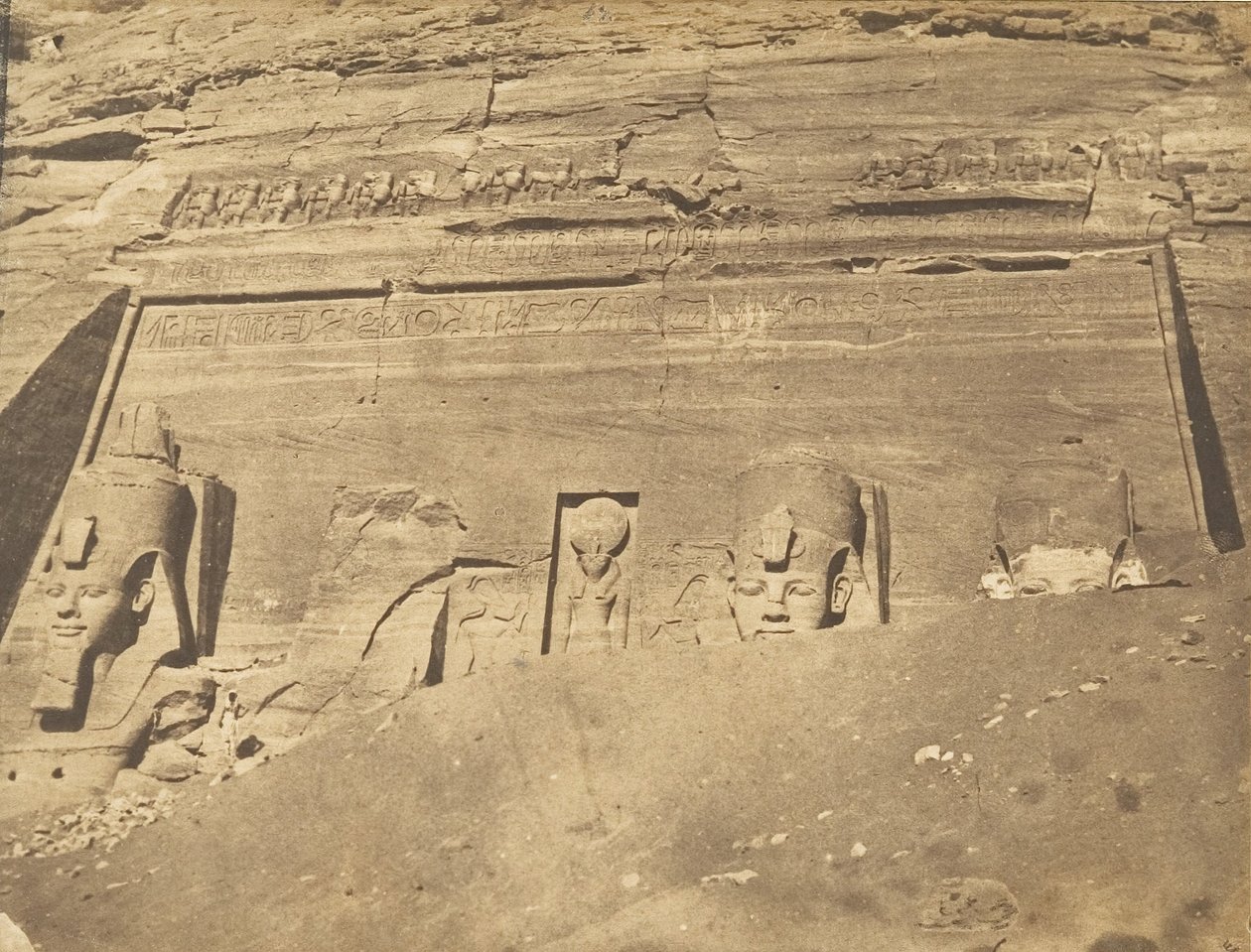 Vue de la façade du Spéos de Phré, à Abousembil, März 1850 von Maxime Du Camp