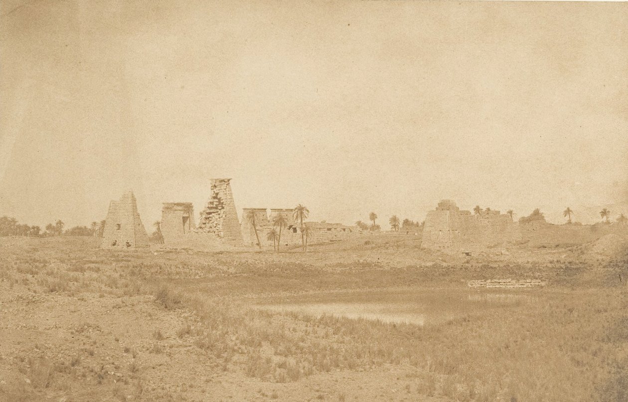 Vue des propylées du palais de Karnak, prise du Sud-Est, 1849-50 von Maxime Du Camp