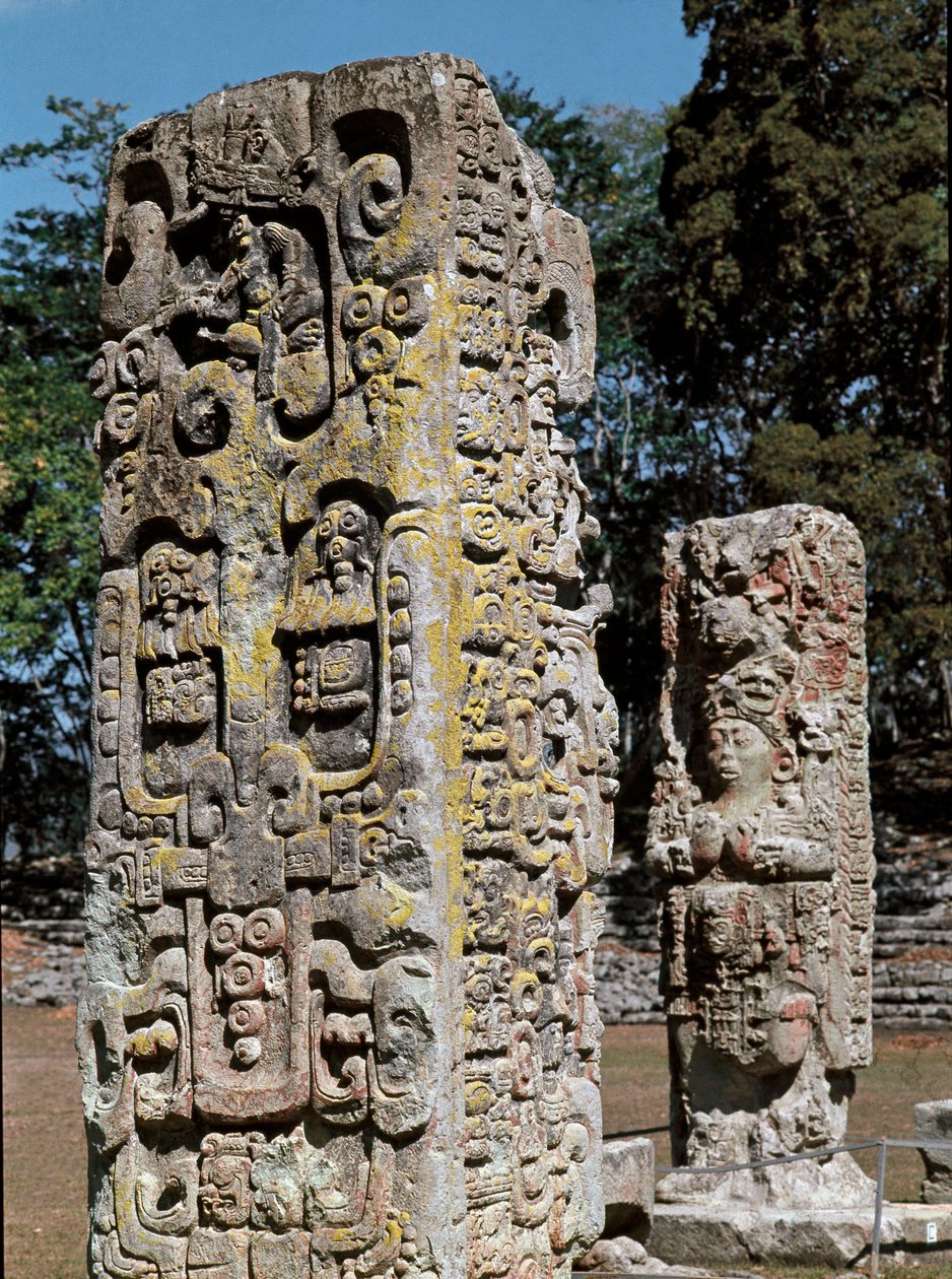 Stele A und C, Plaza de Ceremonias, 731 n. Chr. von Mayan