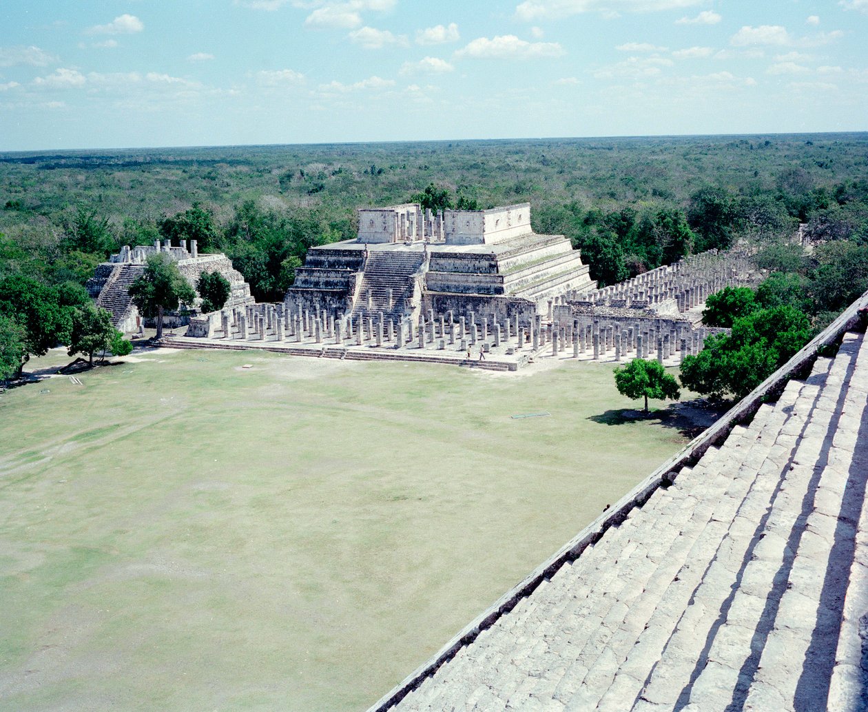 Präkolumbische Zivilisation: Ansicht der Stätte von Chichen Itza in der Region Yucatan von Mayan Mayan