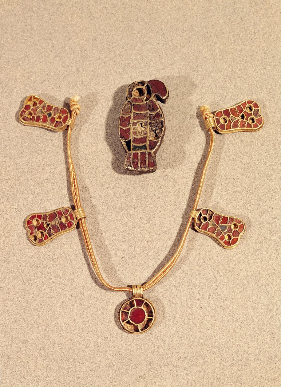 Adlerförmige Brosche und eine Halskette, 4.-6. Jahrhundert von Merovingian