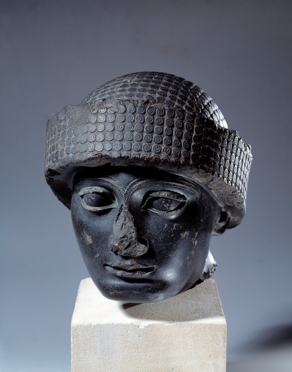Mesopotamien: Kopf in Diorit ohne Inschrift von Gudea, Gouverneur der Stadt Lagash. Um 2120 v. Chr. Neusumerische Periode von Mesopotamian Mesopotamian