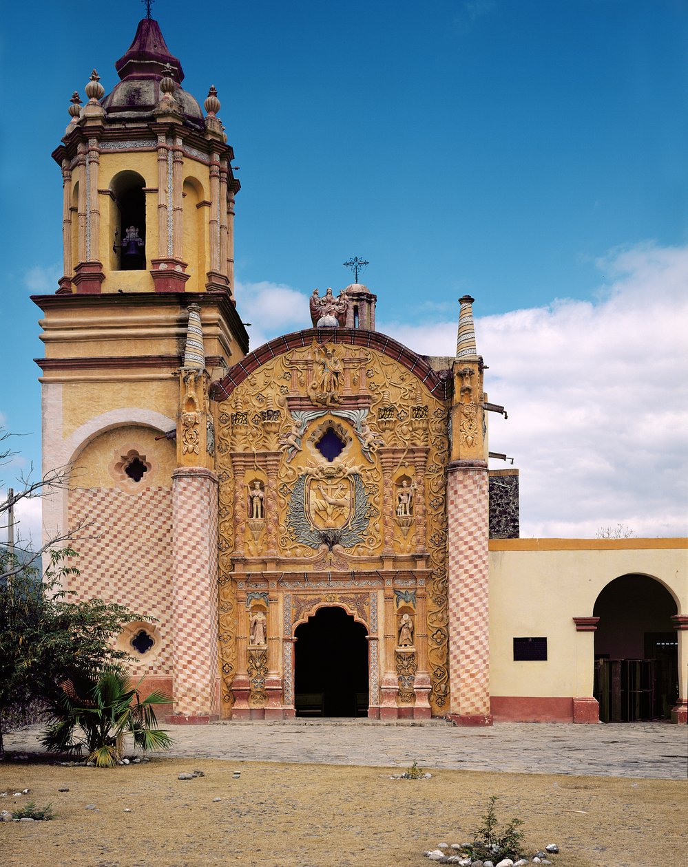 Fassade der Franziskanermission Kirche des Erzengels Michael in Conca, 1754-58 von Mexican School