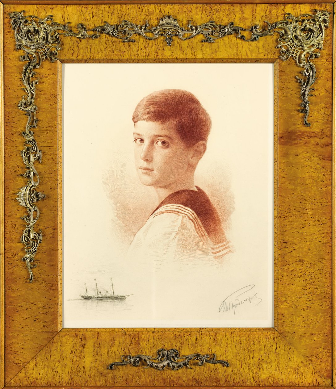 Porträt des Thronfolgers Zarewitsch Alexei Nikolajewitsch von Russland mit einer Remarque-Darstellung der kaiserlichen Yacht, 1913 von Mikhail Viktorovich Rundaltsov