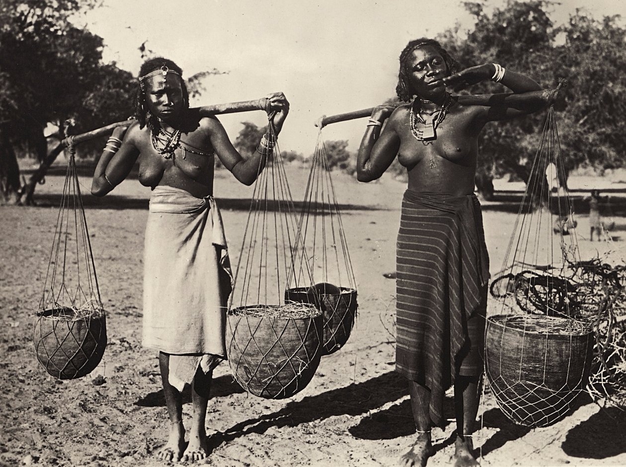 Cunama-Frauen tragen Wasser, 09.05.1936 von Modestino Baldinetti