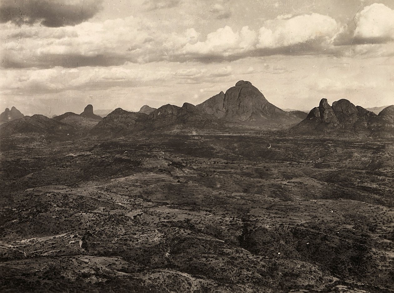 „Ein Imperium aufbauen“ im faschistischen Zeitalter: die Berge von Adua, Äthiopien, 09/05/1936 von Modestino Baldinetti