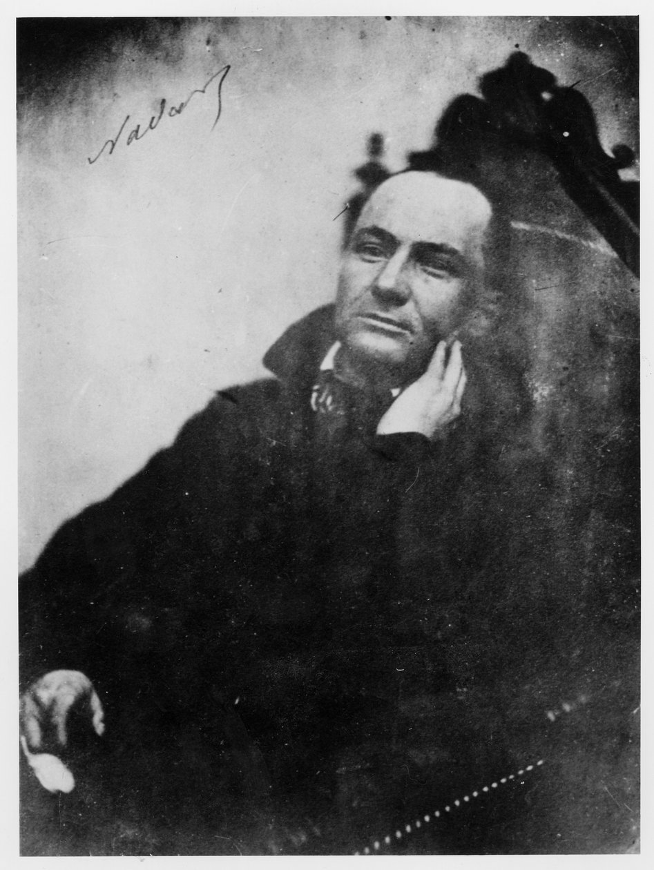Charles Baudelaire (1821-67) sitzend in einem Louis XIII Sessel, 1855 von Nadar