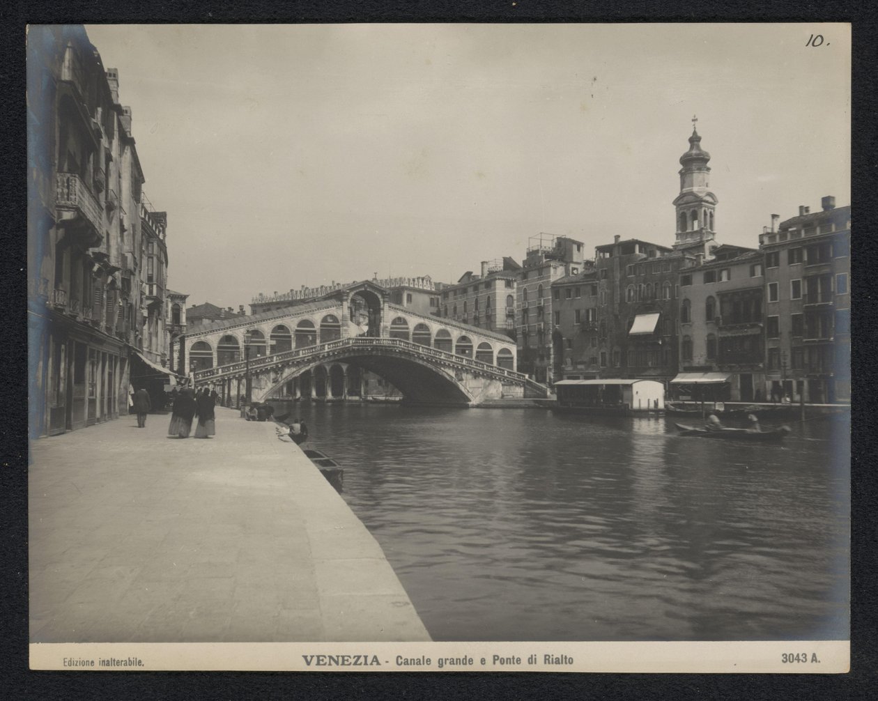 Ansicht der Rialtobrücke in Venedig (Venezia - Canale grande e Ponte di Rialto) von Neue Photographische Gesellschaft