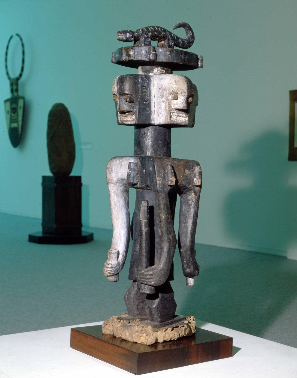 Volkskunst „Ijo“ (Nigeria). Skulptur, die eine Kultfigur darstellt, wahrscheinlich einen phallischen Gott von Nigerian Nigerian