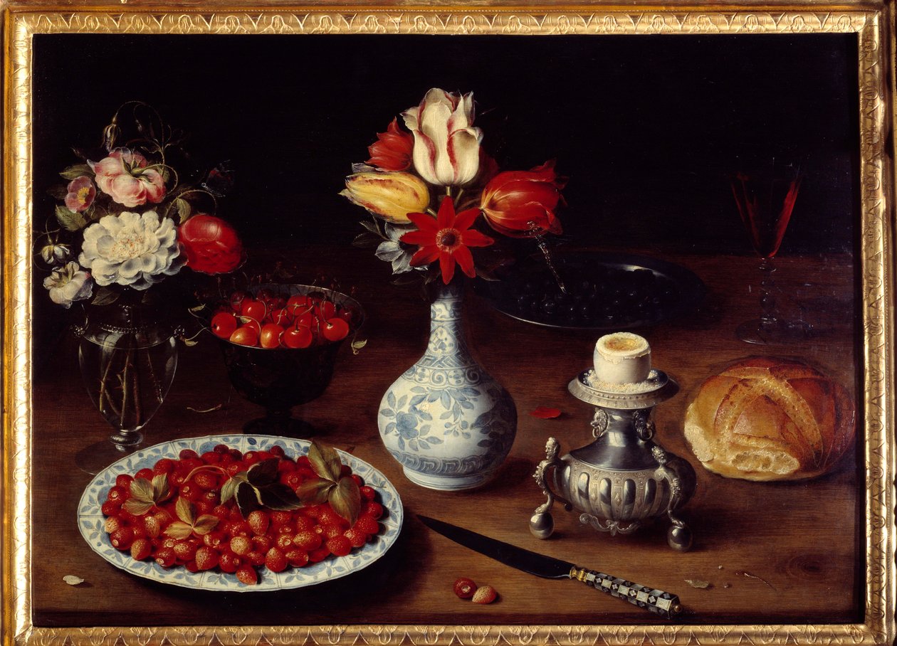 Stillleben mit Blumenvase. Sträuße aus Tulpen und Nelken mit Kirschen, Walderdbeeren, gekochtem Ei (Eierbecher) und Brot. Gemälde von Osias Beert I oder l
