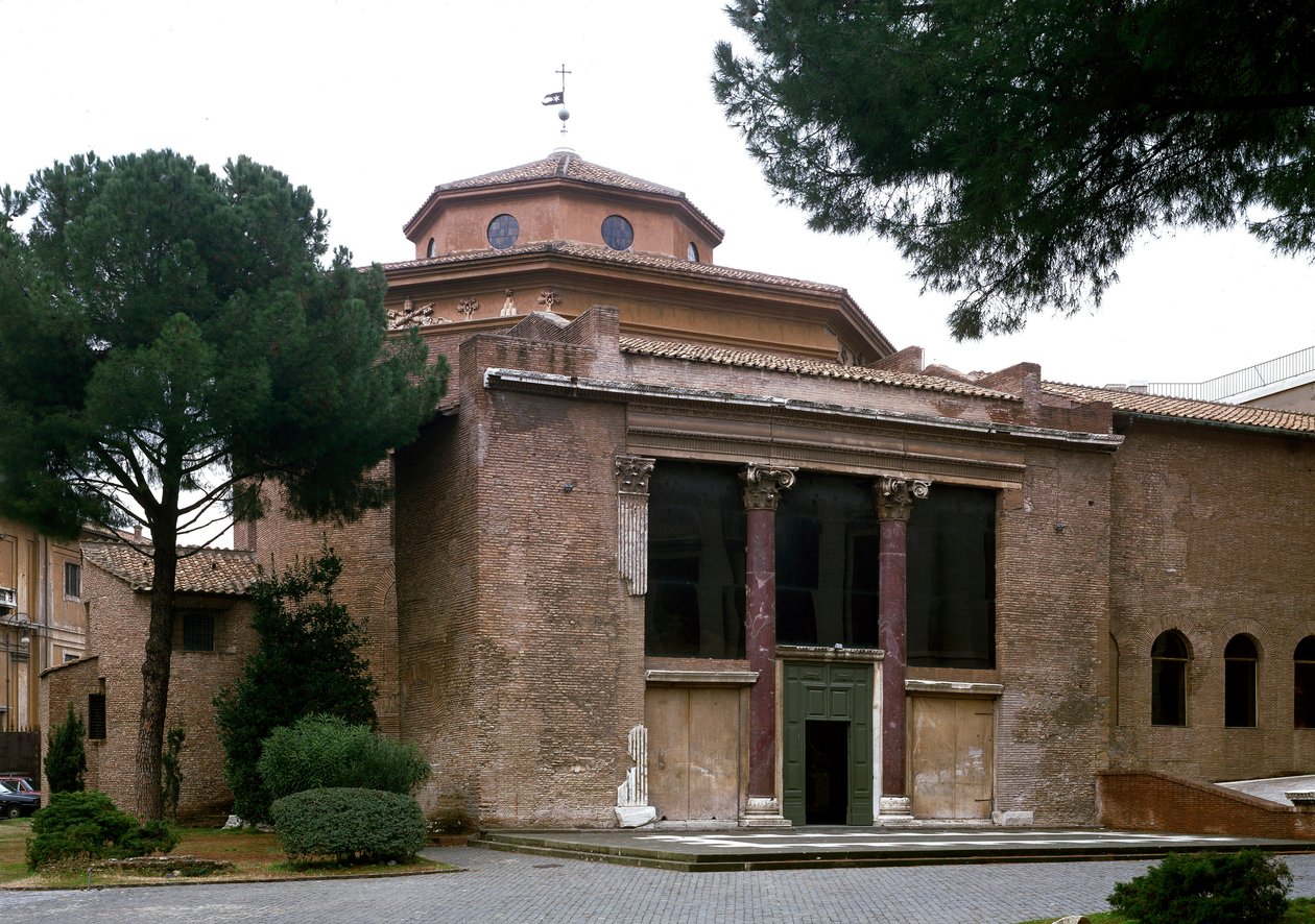 Blick auf das frühchristliche Baptisterium von San Giovanni in Laterano (St. Johannes Lateran) (battistero lateranense o san Giovanni in Fonte), erbaut um 440. Rom von Paleo Christian