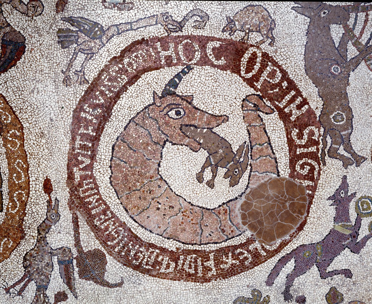 Darstellung des Leviathan in Form eines Krokodils, das Satan verkörpert und einen Hasen im Maul hält, der den Menschen darstellt. Mosaik von Pantaleone, Priester und Mosaikkünstler von Pantaleon Pantaleon