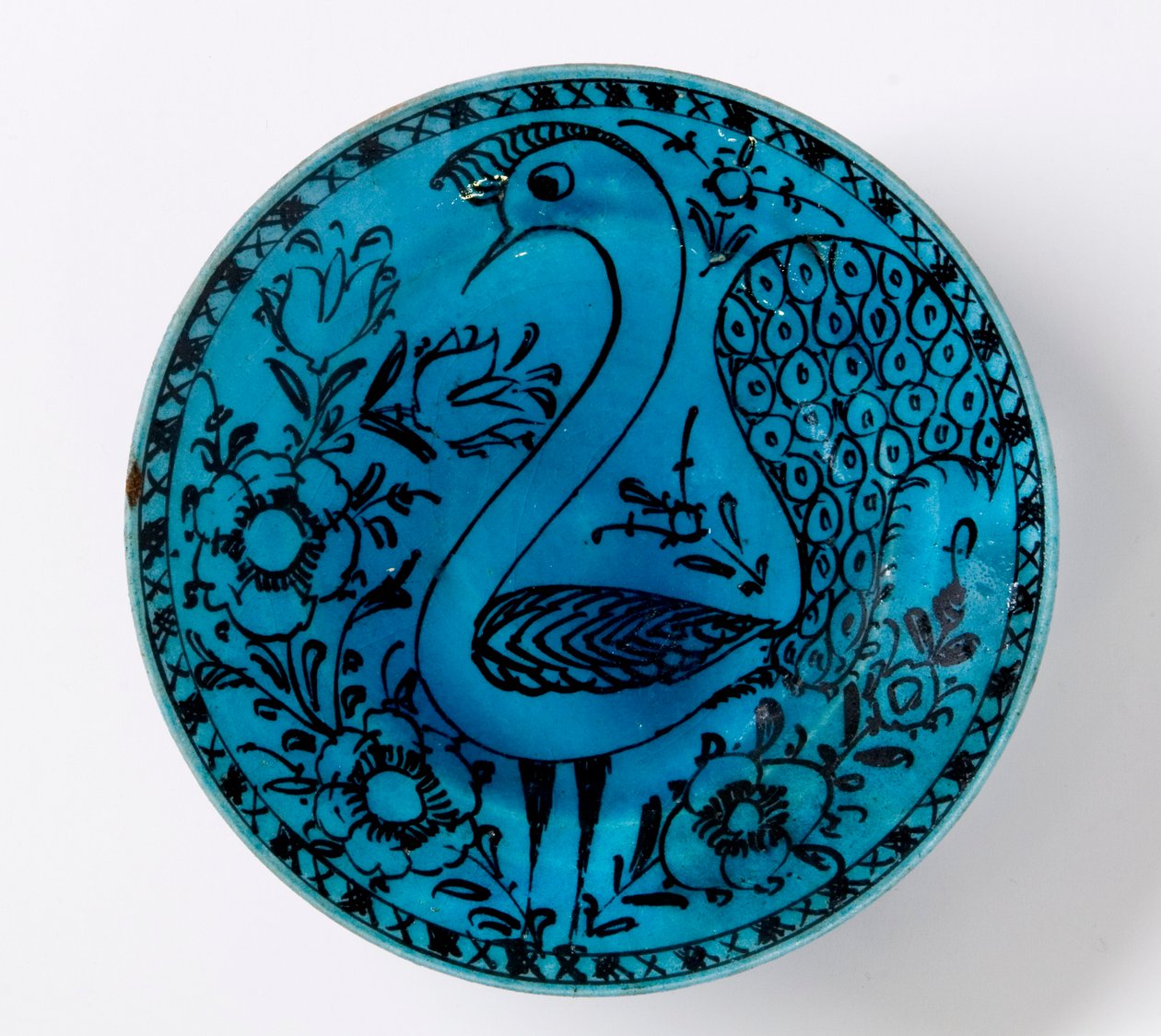 Eine persische Keramikschale aus dem 19. Jahrhundert, die einen Pfau auf einem türkisfarbenen Hintergrund darstellt von Persian School