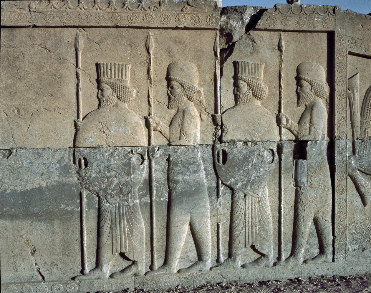 Kaiserliche Garde. Reliefs der östlichen Treppe der Apadana, 6. Jahrhundert v. Chr. von Persian School