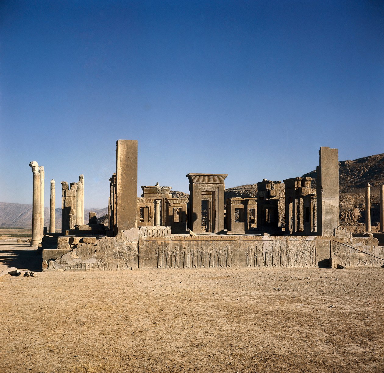 Palast von Darius I. (550-486 v. Chr.) in Persepolis (Iran), Stätte des Persischen Reiches der Aimeniden. 6. - 5. Jahrhundert v. Chr. von Persian School