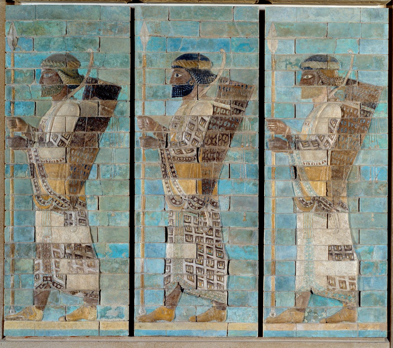 Das Fries der Bogenschützen, aus dem Palast von Darius I., König von Persien, in Susa von Persian School