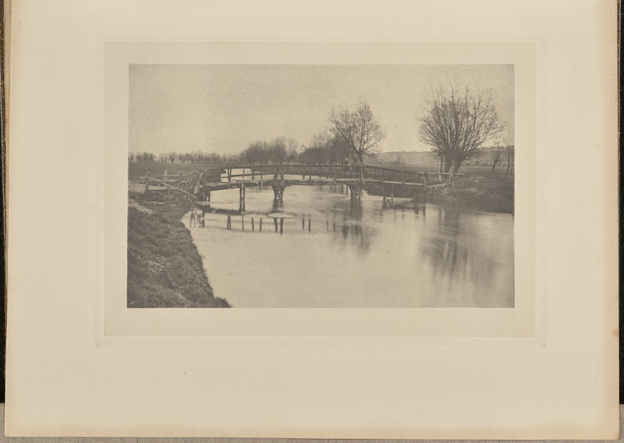 Fußgängerbrücke in der Nähe von Cheshunt von Peter Henry Emerson