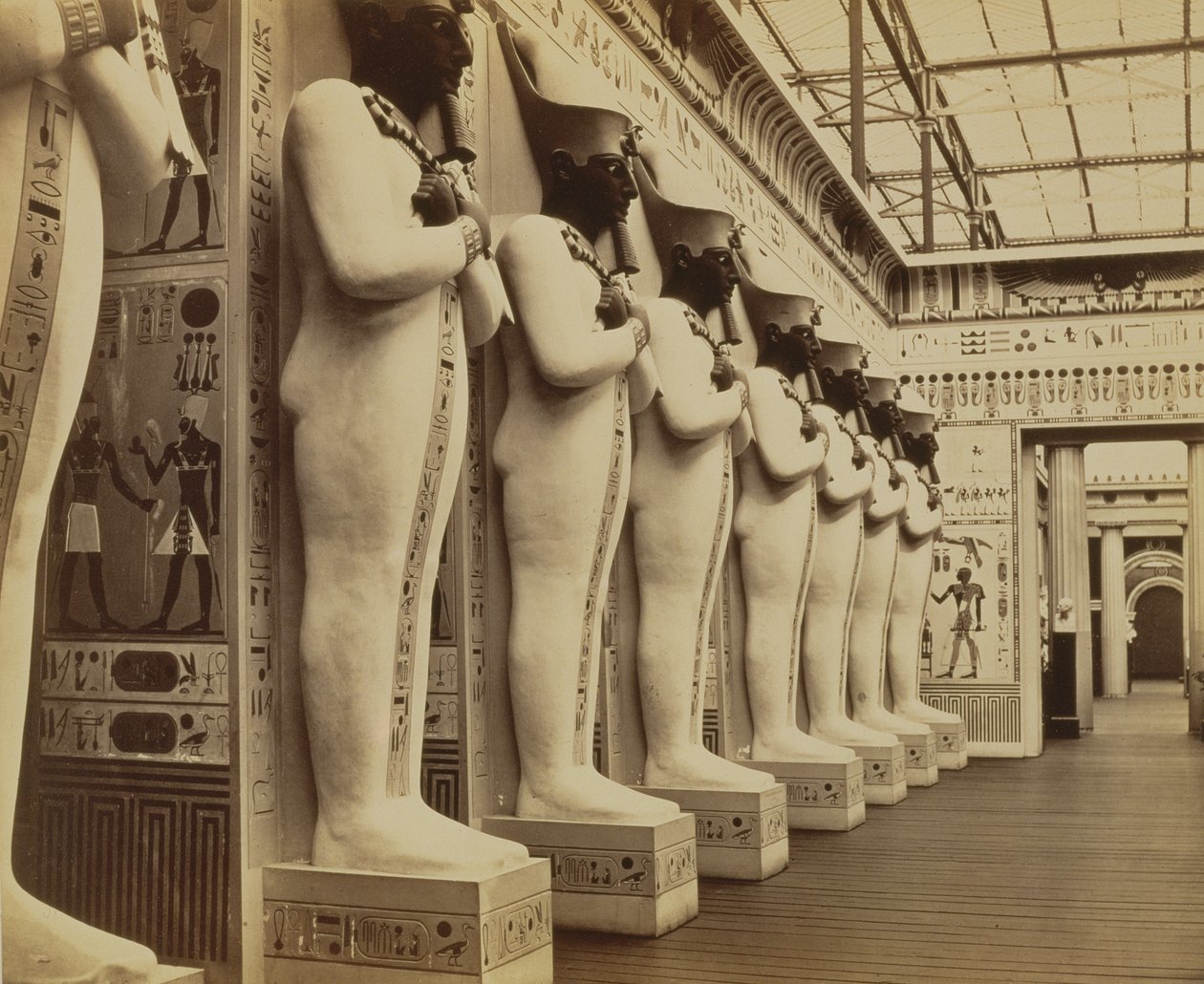 Der ägyptische Hof und die Fassade der Halle der Kolosse, Crystal Palace, Sydenham, 1854 von Philip Henry Delamotte