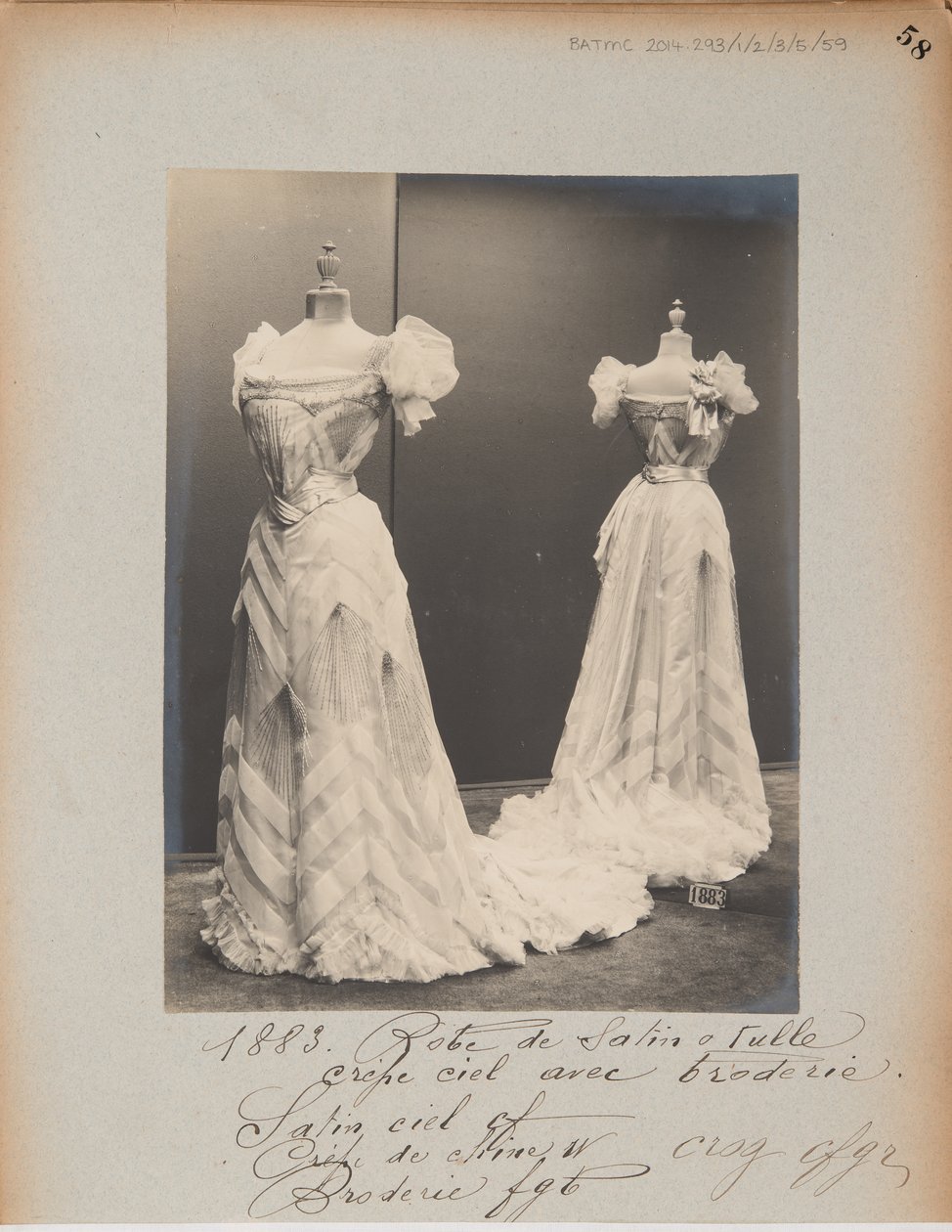 Albumseite: House of Worth, Ballkleid von Photographer French