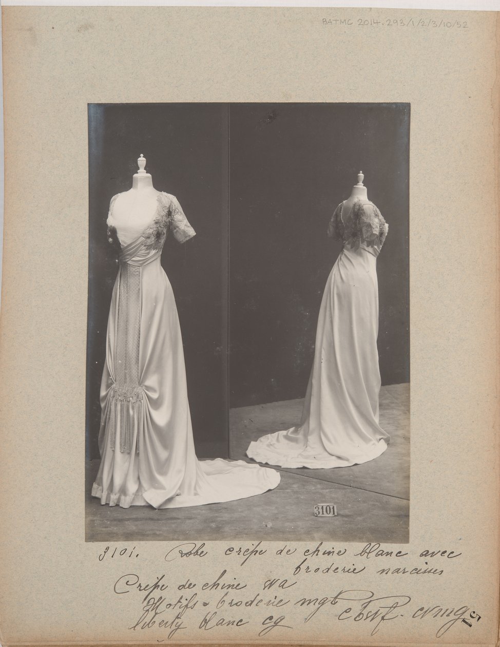 Albumseite: House of Worth, Ballkleid von Photographer French