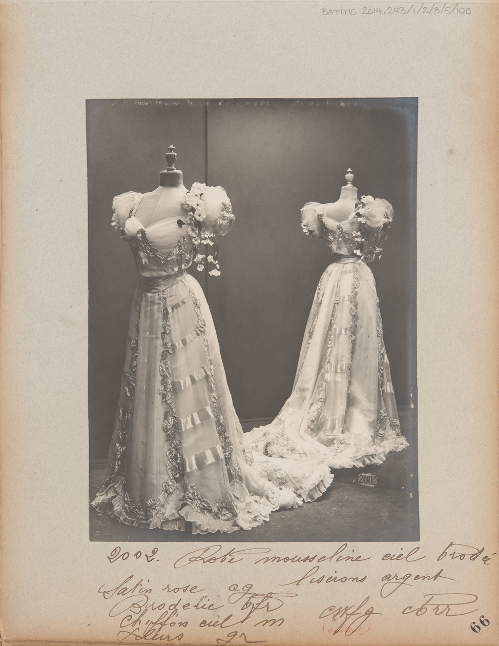 Albumseite: House of Worth, Ballkleid von Photographer French