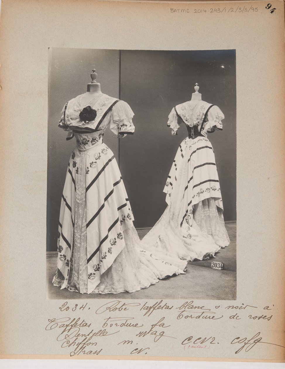 Albumseite: House of Worth, Abendkleid von Photographer French