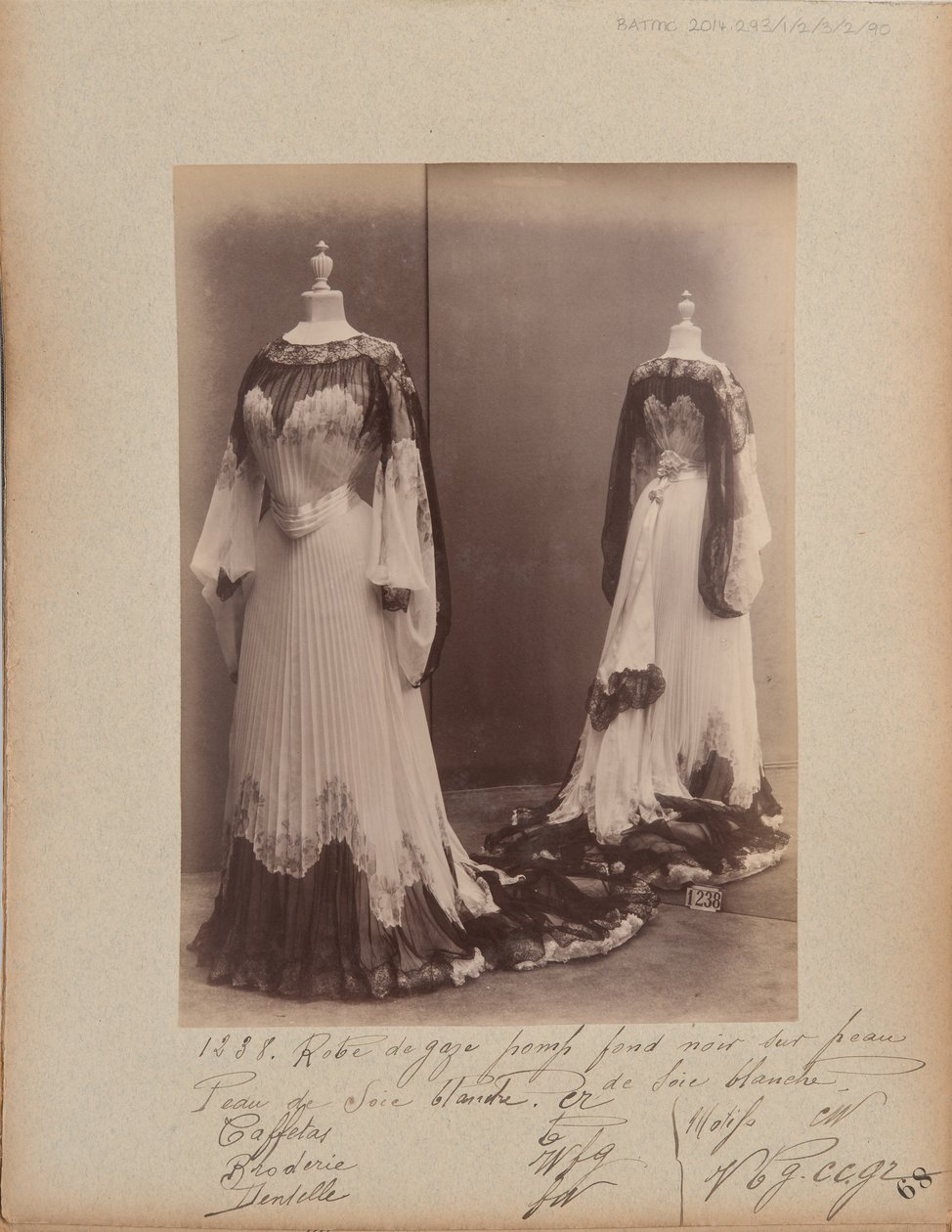 Albumseite: House of Worth, Abendkleid von Photographer French