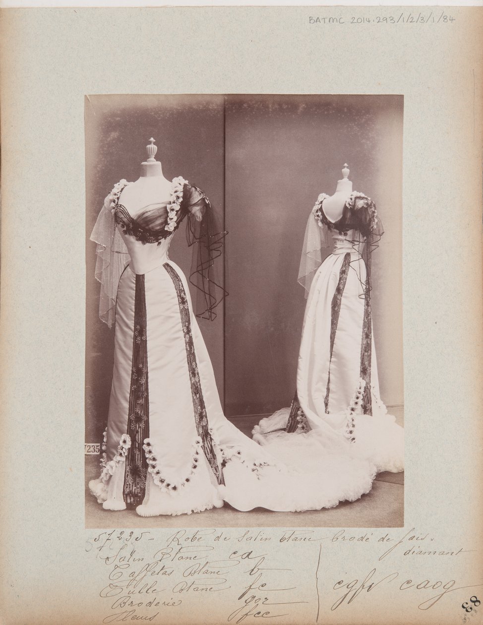 Albumseite: House of Worth, Abendkleid von Photographer French