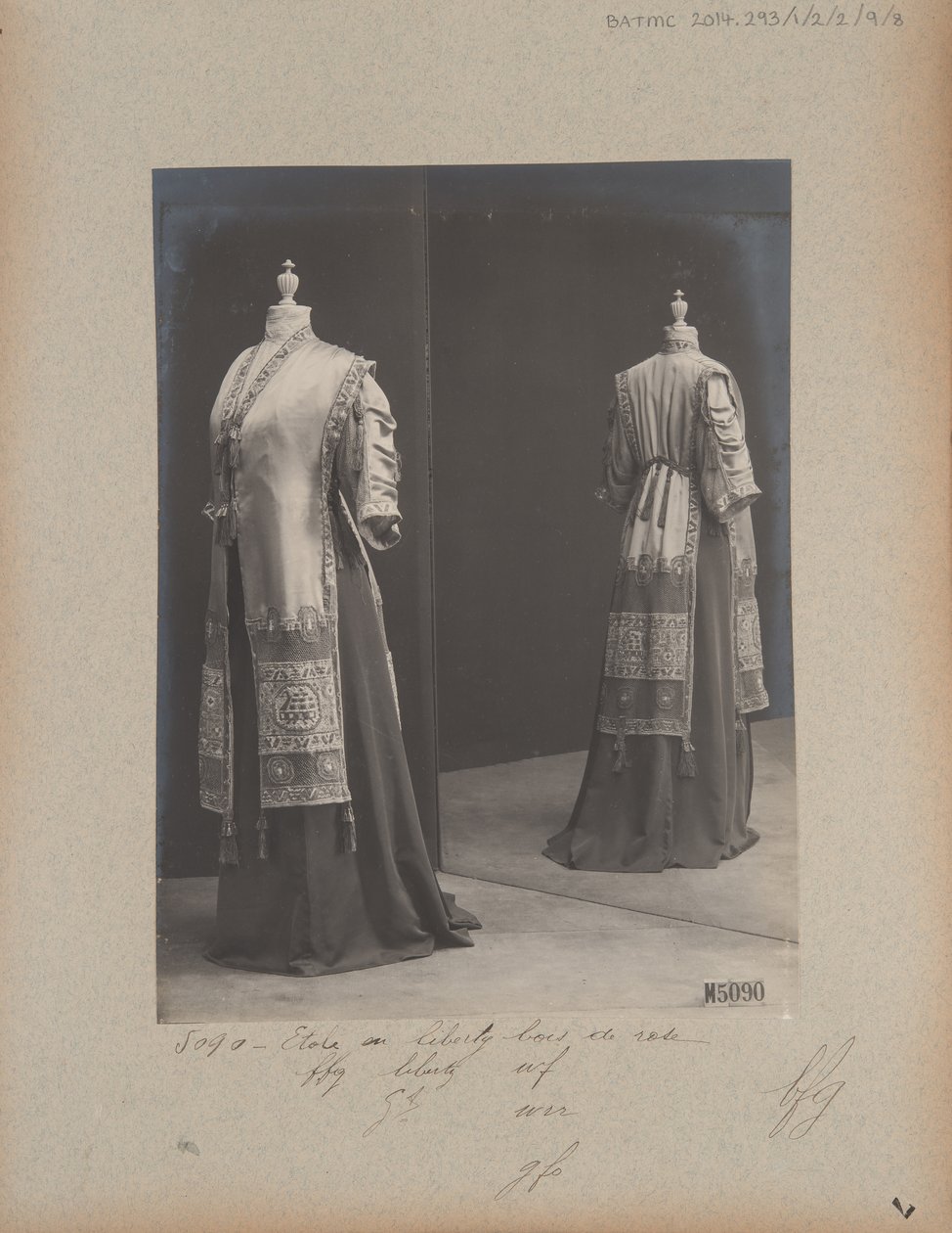 Albumseite: House of Worth, Jacke von Photographer French