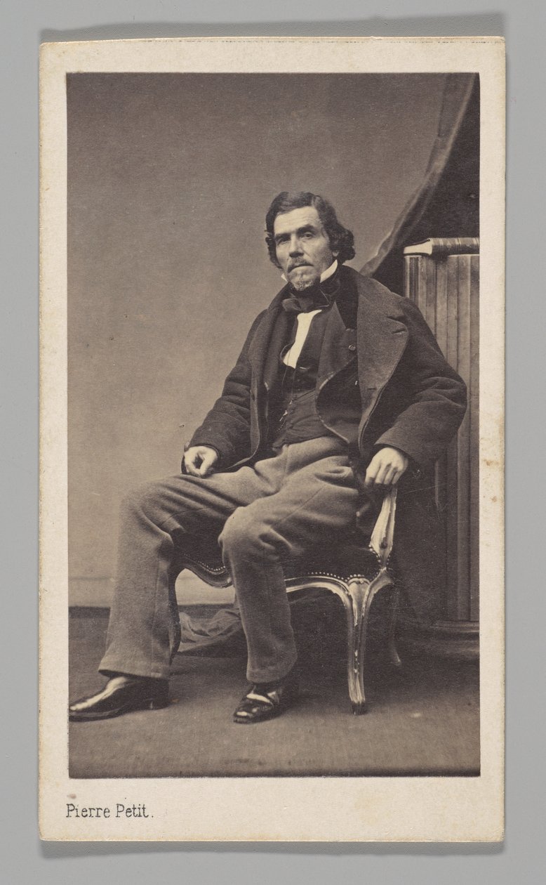 [Studio-Porträt: Eugène Delacroix sitzt im Stuhl] von Pierre Petit