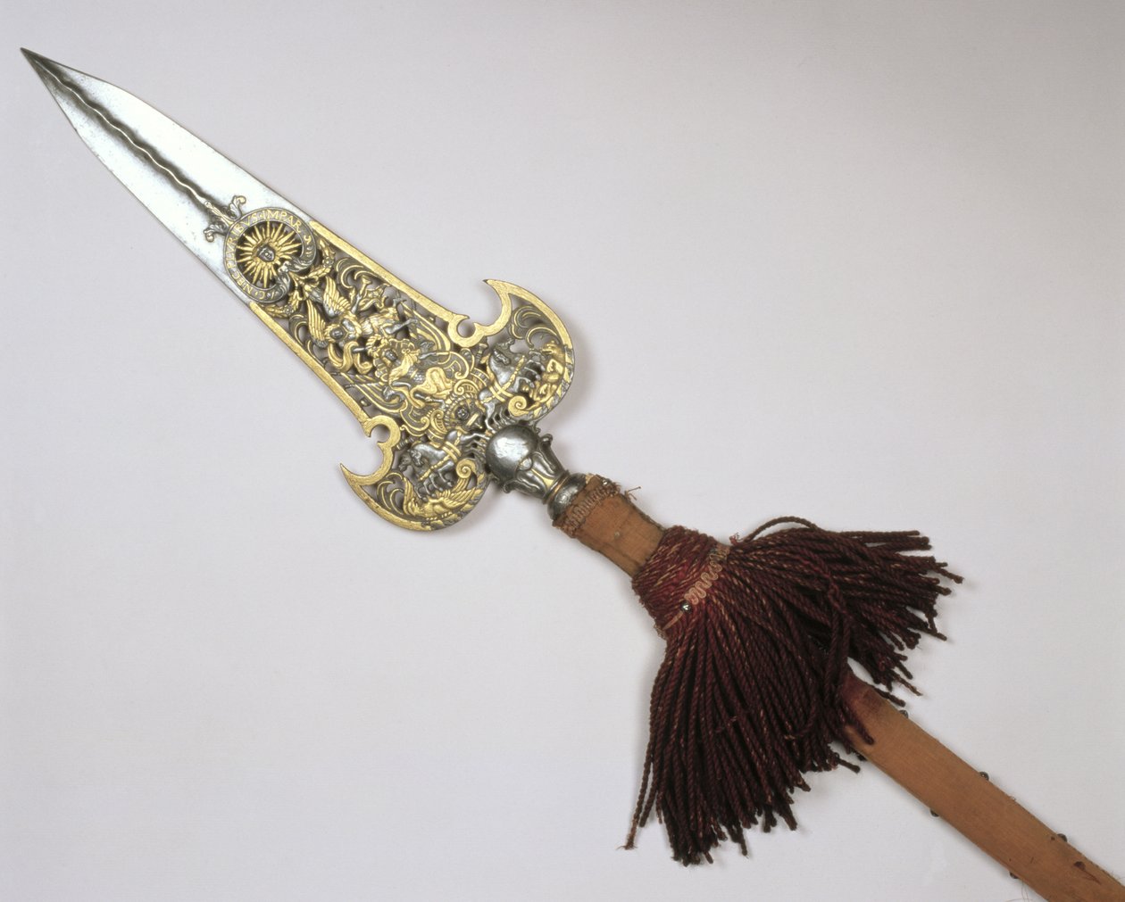 Speer der Wache von König Ludwig XIV. (1638-1715) von Frankreich (Stahl & Gold in Holz) von Polish School