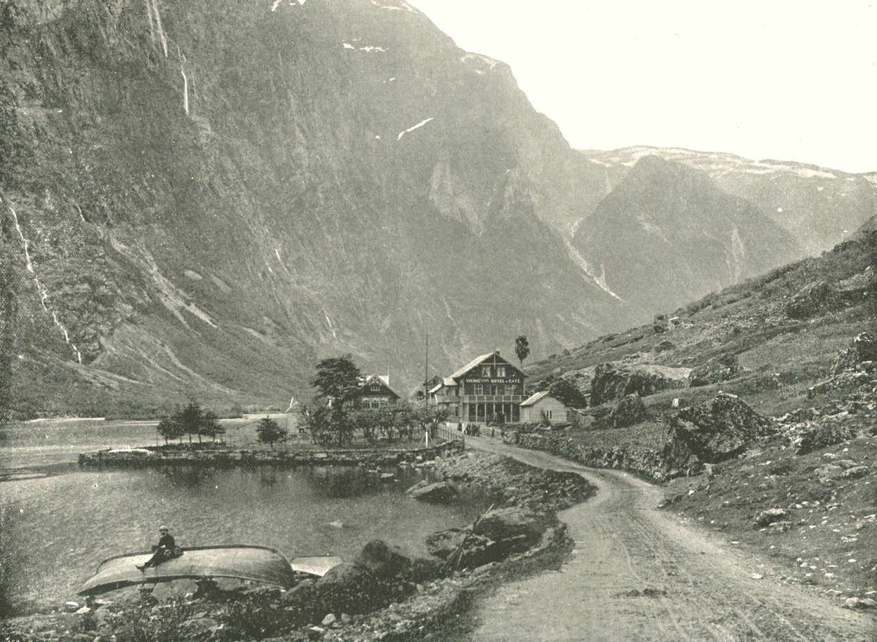 Telefonstation und Hotels, Gudvangen, Norwegen, 1895 von Poulton and Co