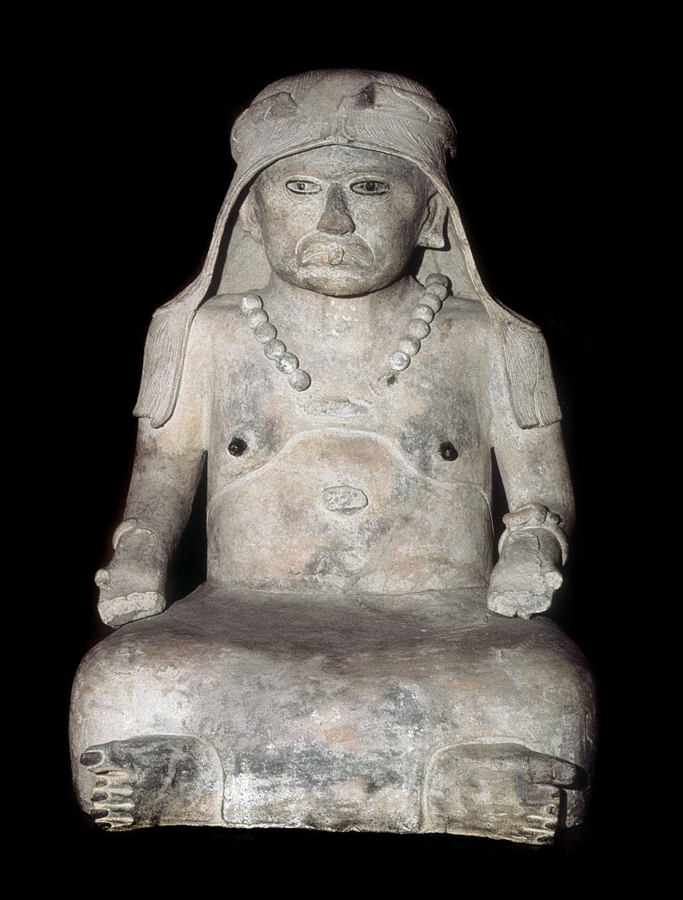 Präkolumbianische Kunst: alte Frau mit Kopfbedeckung. Skulptur aus Veracruz (Mexiko) von Pre Columbian Pre Columbian