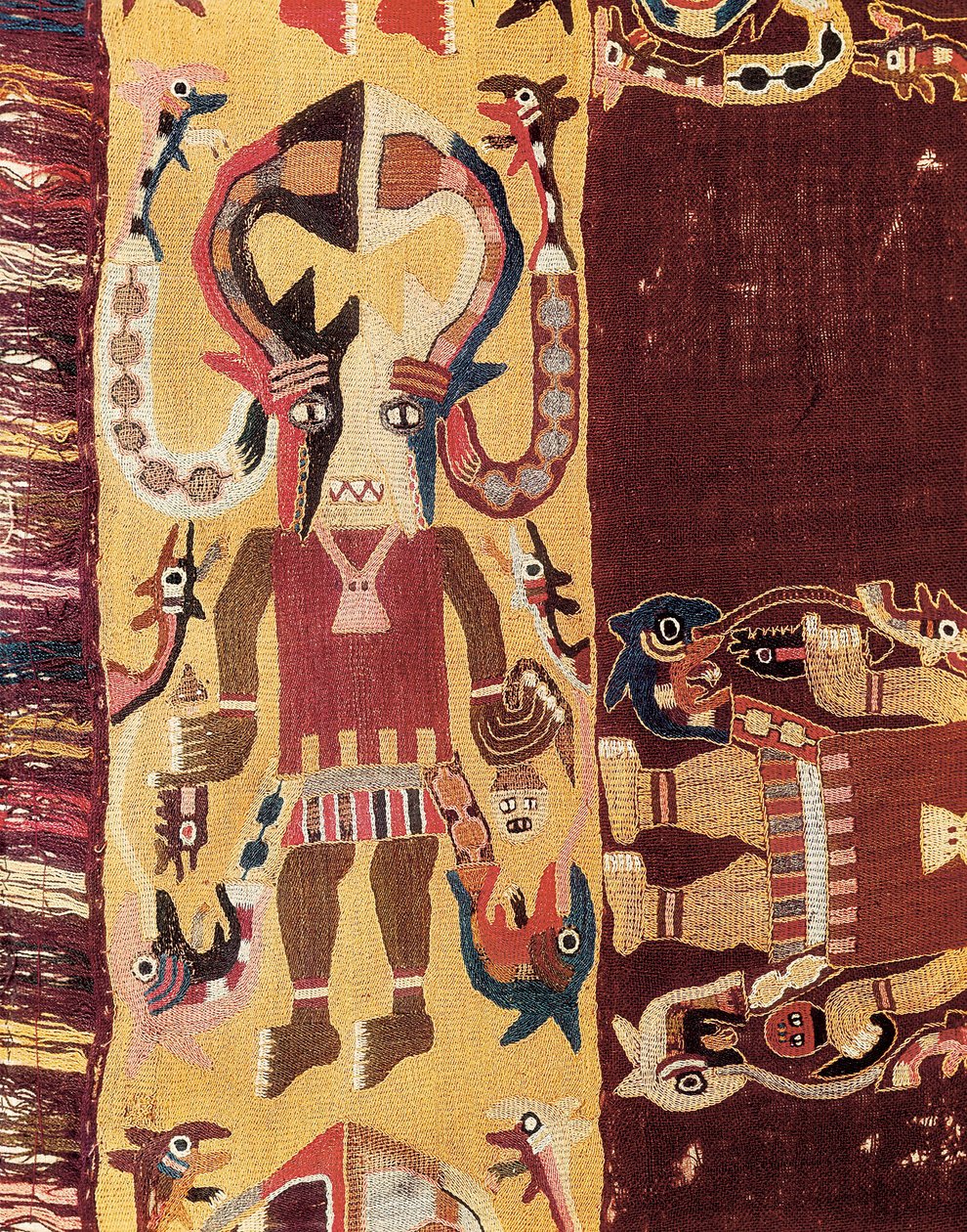 Präkolumbische Zivilisation: zeremonieller Amtsträger mit Maske. 300-100 v. Chr. Wandteppich aus Ica in Peru. Nationalmuseum für Archäologie von Lima, Peru von Prehistoric Prehistoric