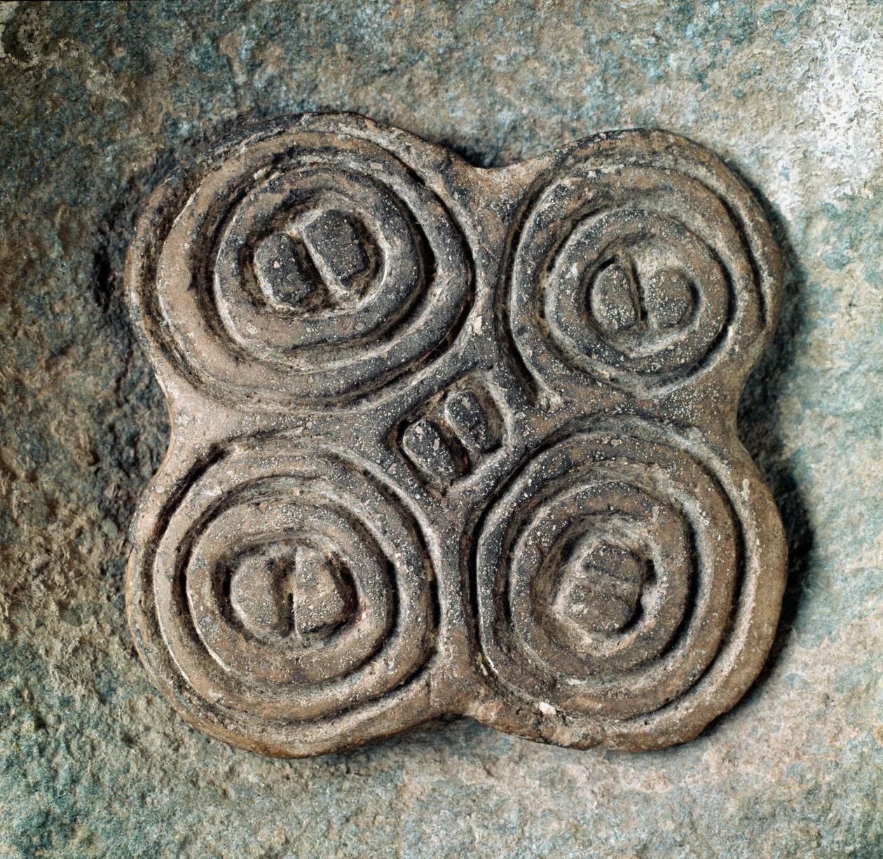 Prähistorisch: Siegel oder Siegel (Pintadera) dekoriert mit einer Spirale aus der Nekropole von Arene Candide (Finale Ligurien), Ligurien. Mittleres Neolithikum, Steinzeit. Genua, Museo di Archeologia Ligure von Prehistoric Prehistoric