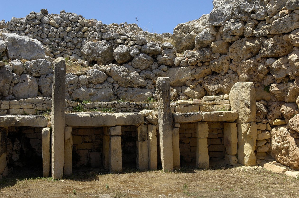 Prähistorie: Ansicht des megalithischen Tempels von Ggantija, datiert aus dem Neolithikum (3500-2600 v. Chr.), Insel Gozo, Malta von Prehistoric Prehistoric
