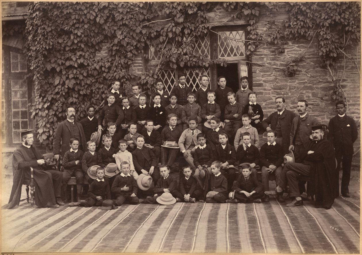 Grundschulklasse, Bishop Cotton School, Shimla (Vorderseite) von Raja Deen Dayal