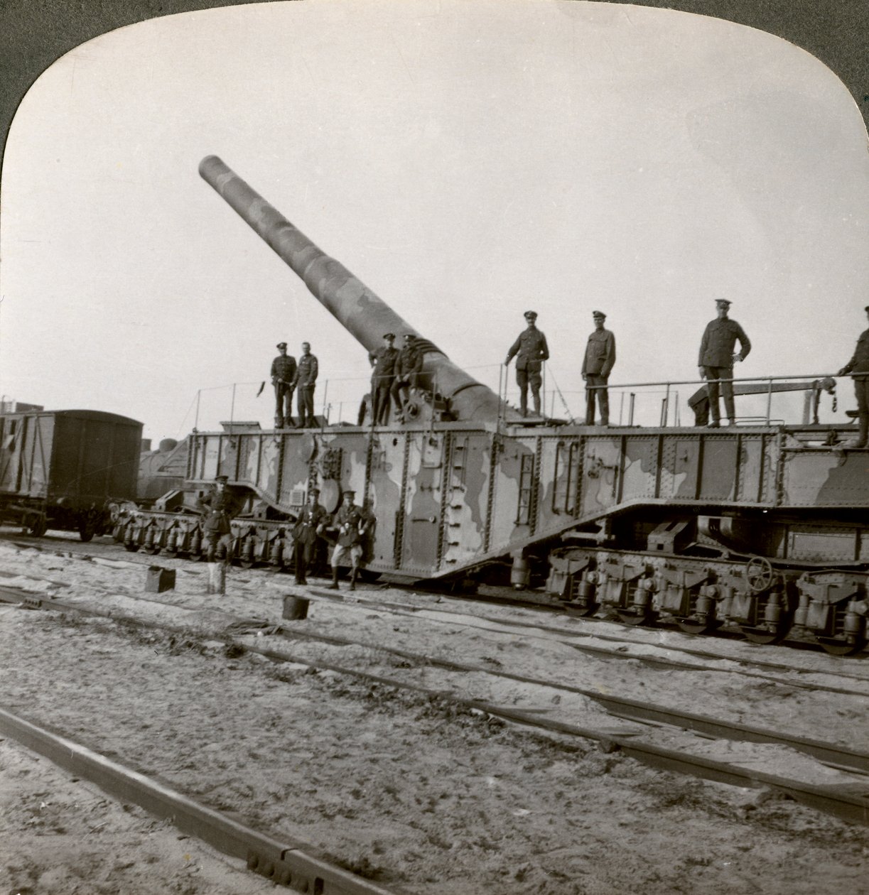16-Zoll-Eisenbahngeschütz, das die Hindenburglinie pulverisierte, Erster Weltkrieg, Frankreich, 1917-1918 von Realistic Travels Publishers