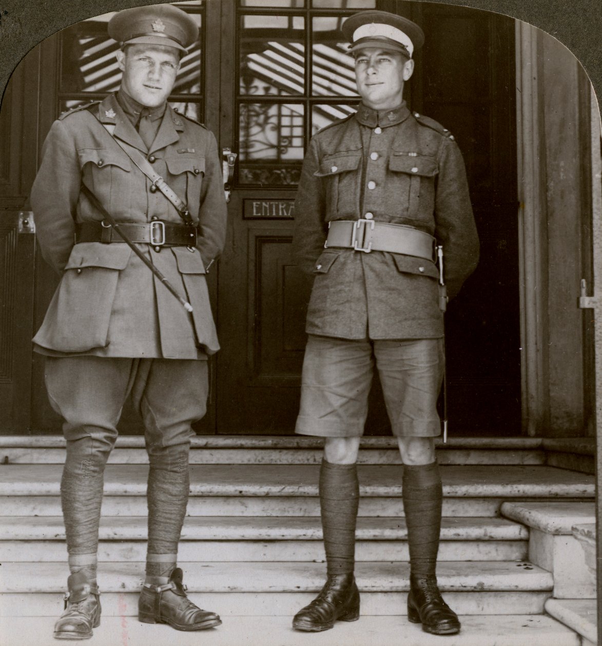 Kapitän MacDougall, DSO, und Kadett Mullin, zwei kanadische VCs, Erster Weltkrieg, 1914-1918 von Realistic Travels Publishers