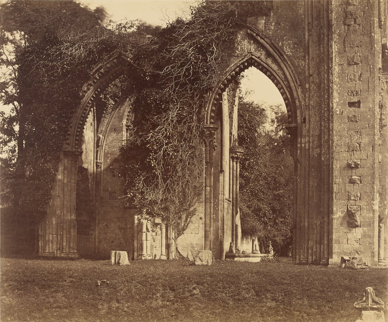 Glastonbury Abbey, Bögen des nördlichen Seitenschiffs von Roger Fenton