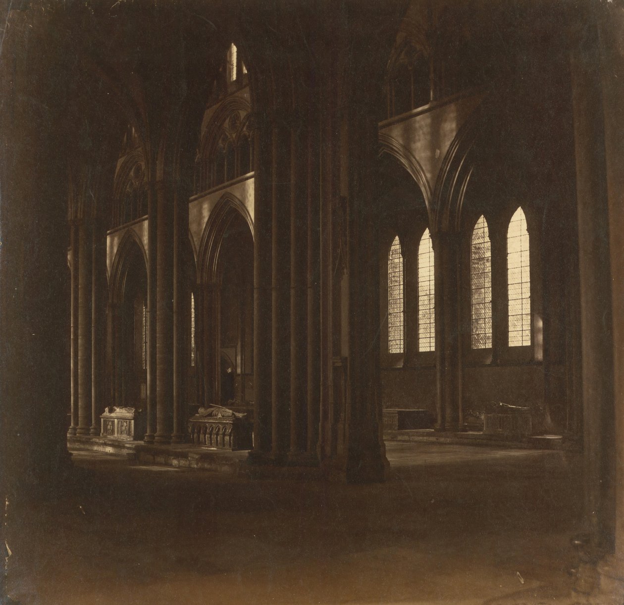 Kathedrale von Salisbury - Das Kirchenschiff, vom südlichen Querschiff aus gesehen von Roger Fenton
