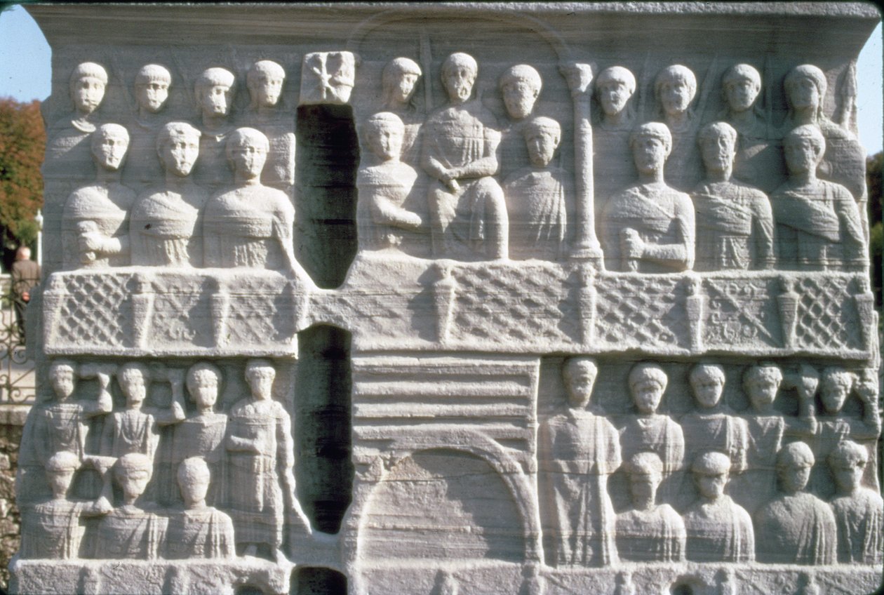 Relief am Sockel des Obelisken von Theodosius I. (347-395), auch bekannt als Obelisk von Tuthmosis III., aus Karnak von Roman