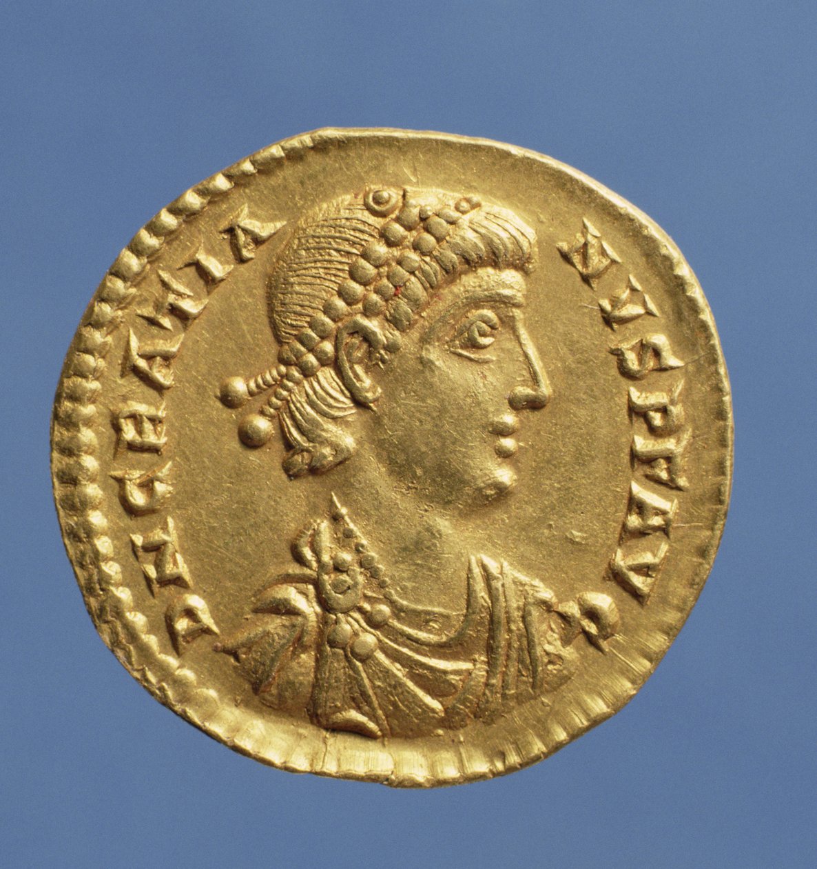 Solidus (Vorderseite) von Gratian (375-383) drapiert, gepanzert und mit einem Diadem. Inschrift: D N GRATIANVS P F AVG von Roman