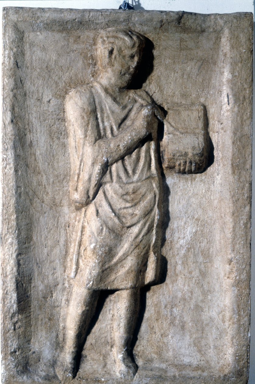 Ein Mann schreibt mit einem Stift auf eine Wachstafel, römisches Basrelief, 2.-3. Jahrhundert von Roman