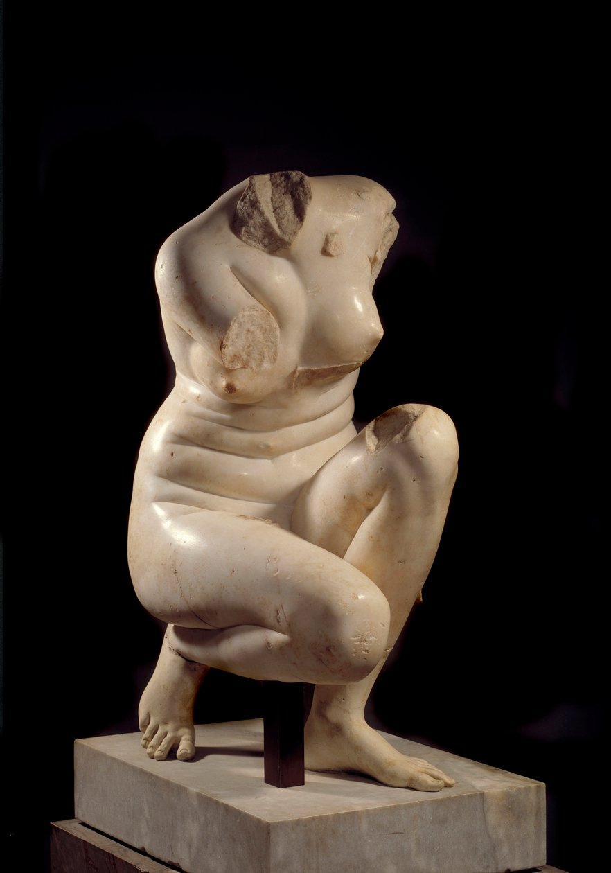 Hockende Aphrodite. Marmorskulptur aus dem 2. Jahrhundert n. Chr. von Roman