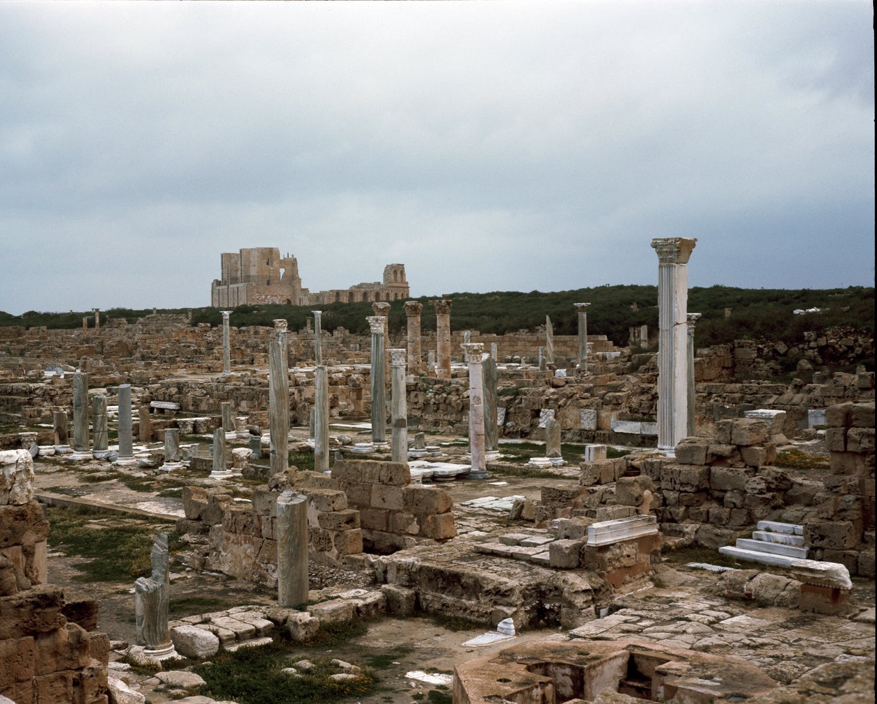 Archäologische Stätte und römisches Theater, 2.-3. Jahrhundert von Roman