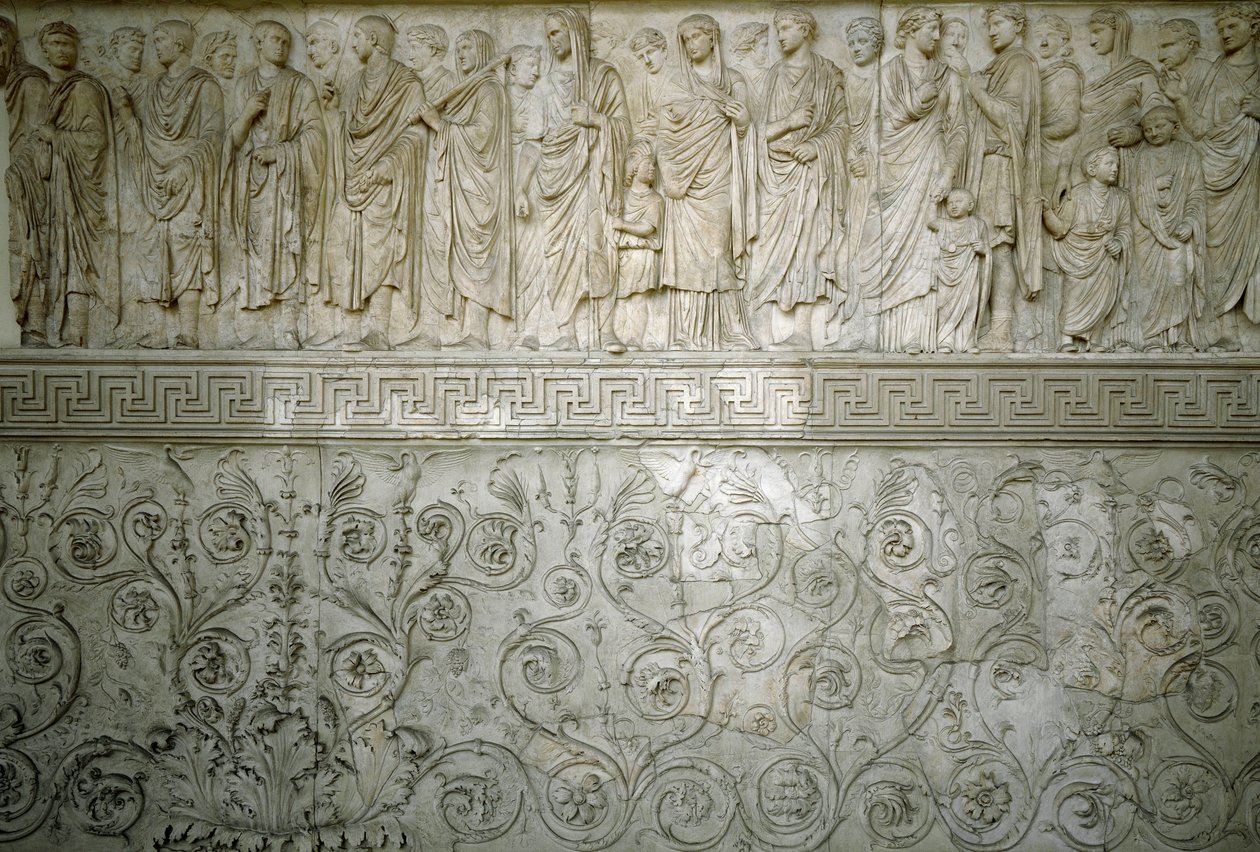 Römische Kunst: „Imperialer Kortsches von Kaiser Augustus“. Relief aus Marmor des Ara Pacis Augustae, erbaut vom römischen Kaiser Augustus zwischen 13 und 9 v. Chr. auf dem Marsfeld in Rom zur Erinnerung an den Frieden nach den Kriegen von Roman