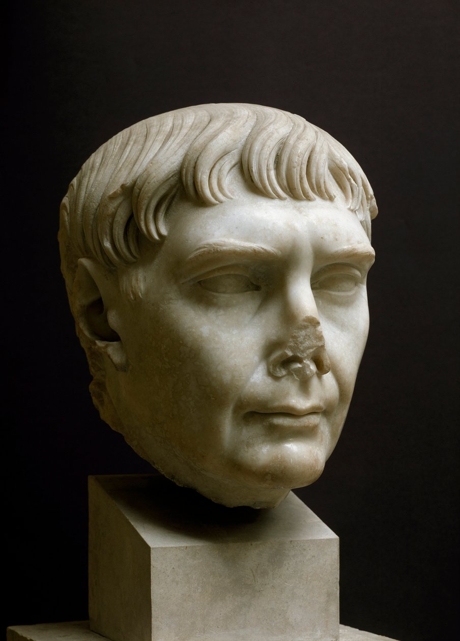 Römische Kunst: Marmorkopf von Kaiser Trajan von Roman