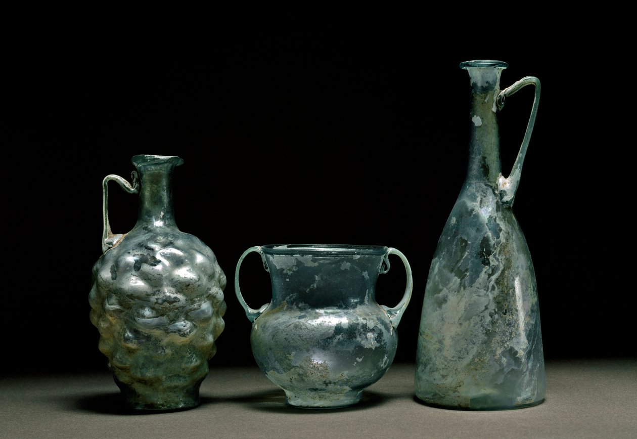 Römische Kunst: Glasflaschen und Krug von Roman
